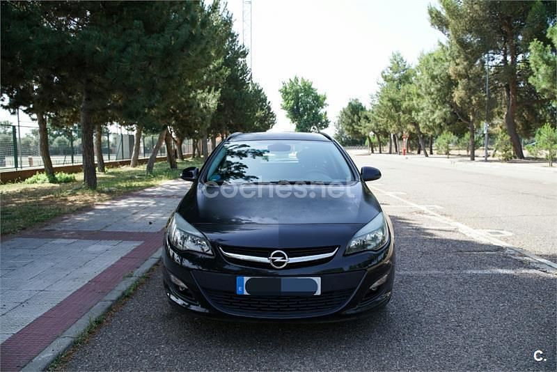 Usado Opel Astra Selective 140 HP (102 kW) 2015 Preto Carrinha
