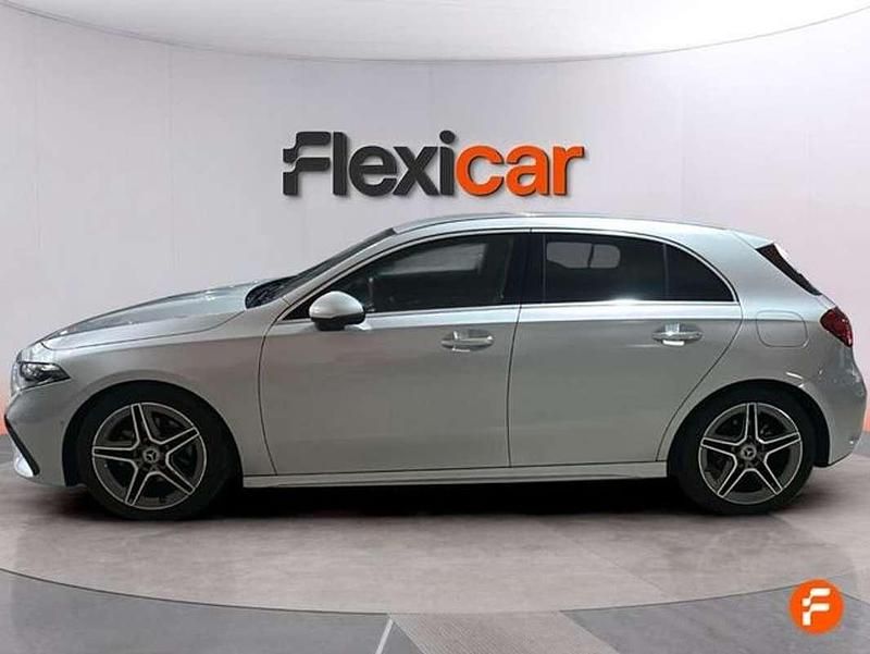 Usado Mercedes A180 116 CV (85 kW) 2023 Gris Utilitario