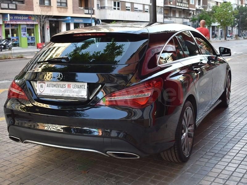 Usado Mercedes CLA220 Shooting Brake Urban 177 CV (130 kW) 2016 Negro Familiar