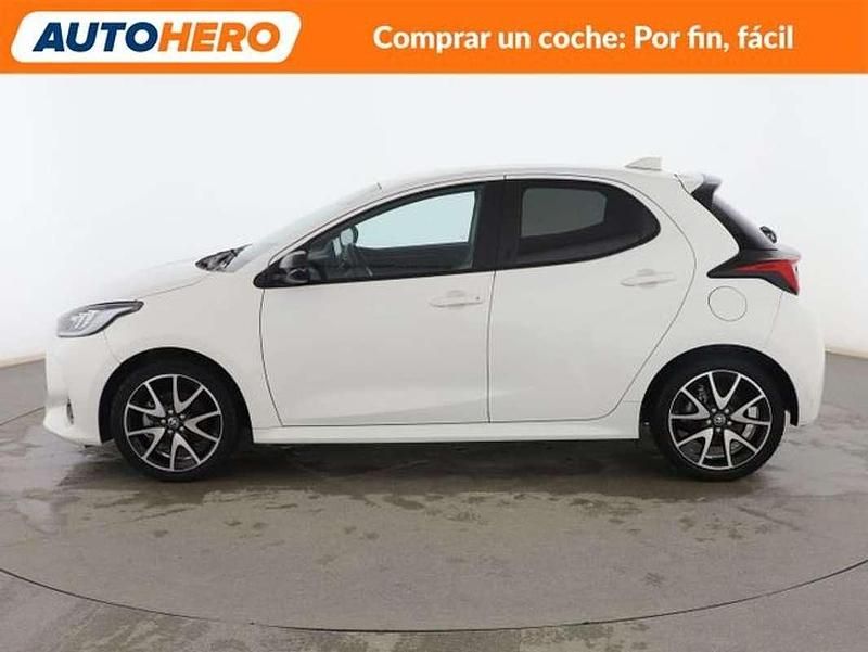 Usado Toyota Yaris Hybrid Style 120 CV (88 kW) 2022 Blanco Berlina