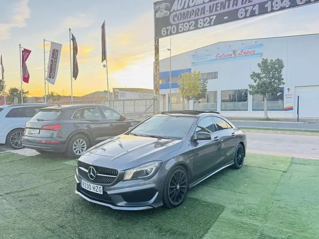 Usado Mercedes CLA220 177 CV (130 kW) 2014 Gris Coupe