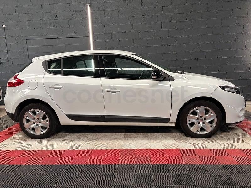 Usado Renault Mégane Dynamique 110 CV (80 kW) 2011 Blanco Berlina