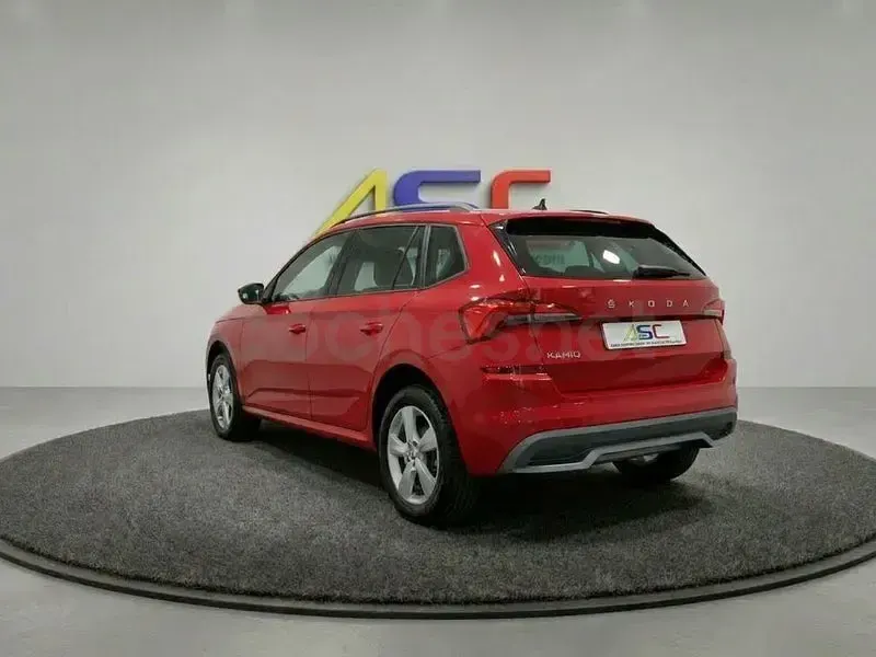 Usado Skoda Kamiq Active 110 CV (80 kW) 2020 Rojo SUV