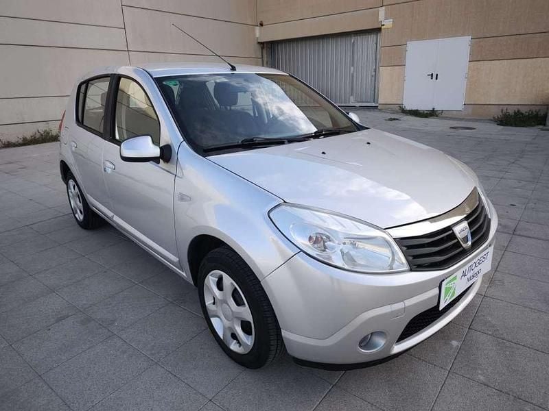 Gris / plata Usado 2010 Dacia Sandero Ambiance Utilitario | 5995 € (Caro) - Imagen 1/4