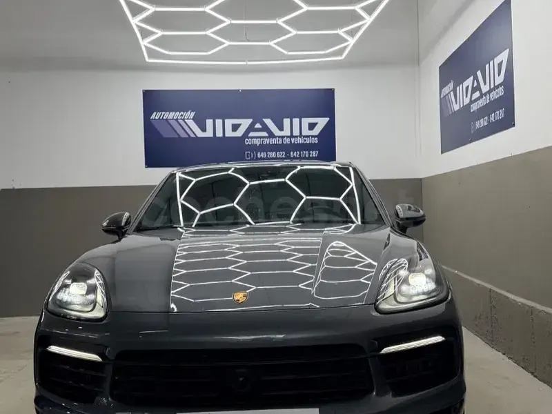 Usado Porsche Cayenne 462 CV (339 kW) 2021 Gris / plata SUV