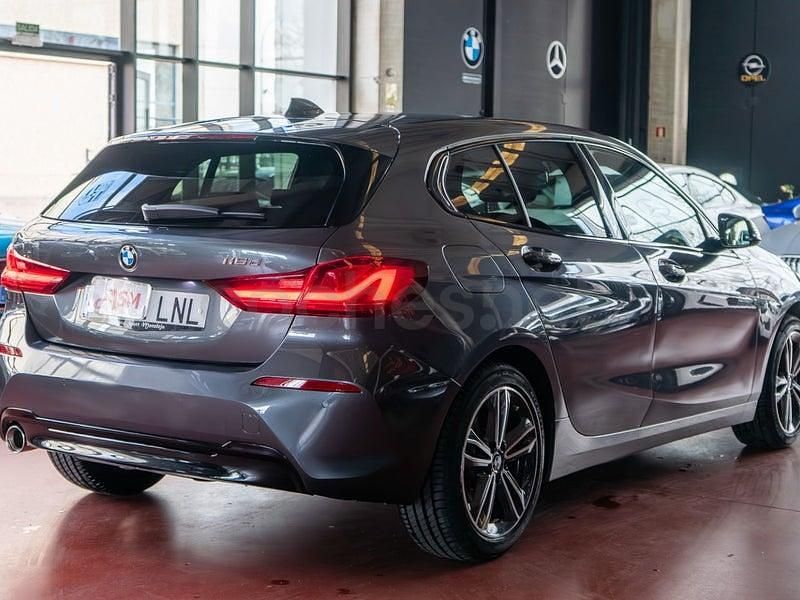 Usado BMW 116 Sport Line 116 CV (85 kW) 2021 Gris / plata Utilitario