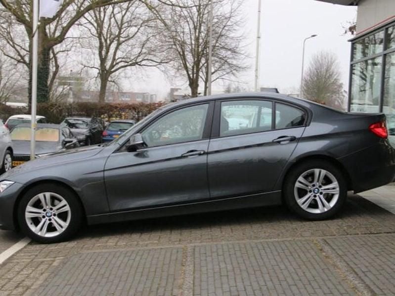 Usado BMW 318 Gran Turismo 143 CV (105 kW) 2015 Gris / plata Berlina