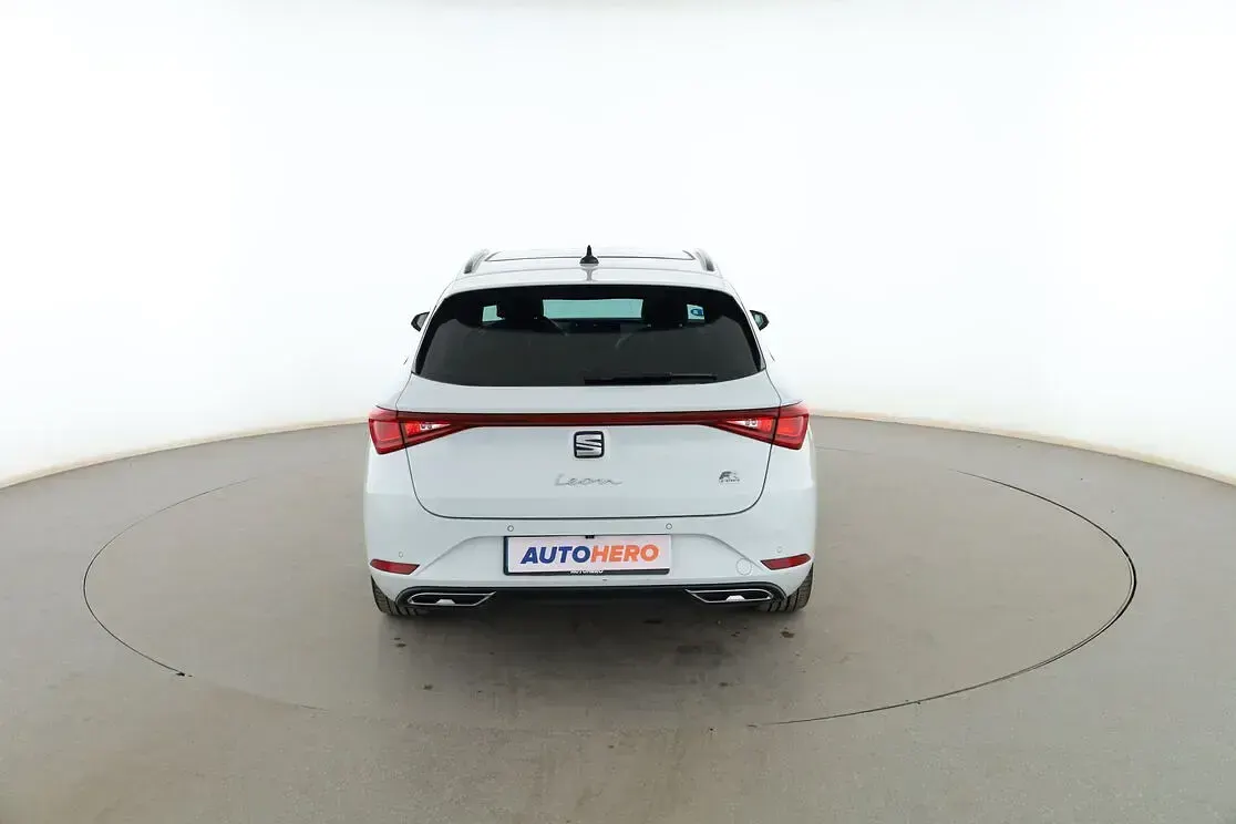 Usado Seat Leon FR 204 CV (150 kW) 2021 Blanco Familiar
