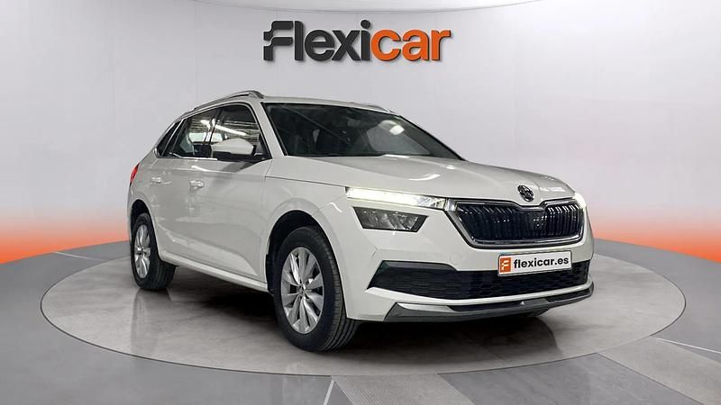 Usado Skoda Kamiq Ambition 110 CV (80 kW) 2021 Blanco SUV