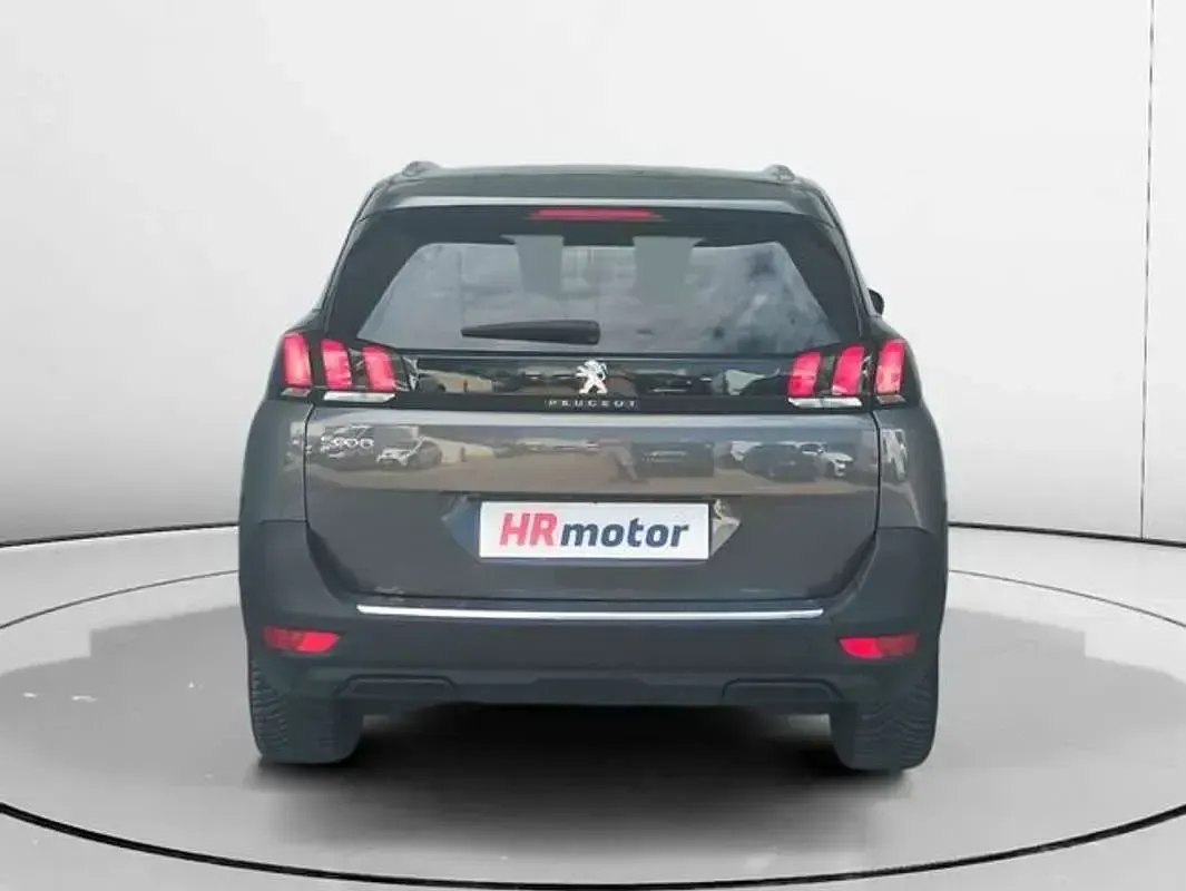 Usado Peugeot 5008 Allure 132 CV (97 kW) 2024 Gris SUV