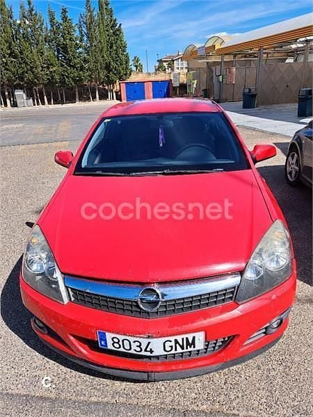Rojo Usado 2009 Opel Astra GTC Energy Berlina | 3900 € (Buen precio) - Imagen 1/4