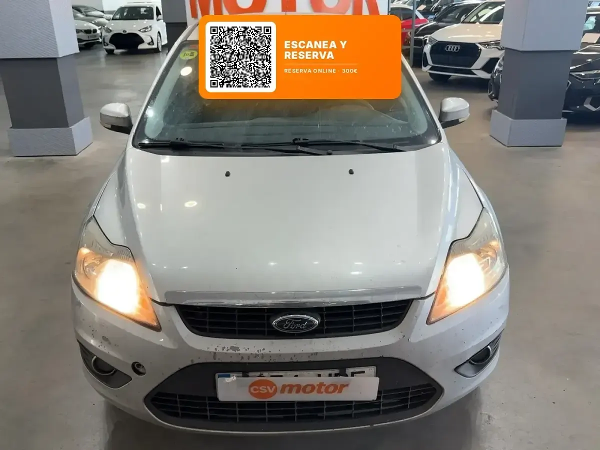 Usado Ford Focus Ghia 109 CV (80 kW) 2011 Gris Utilitario