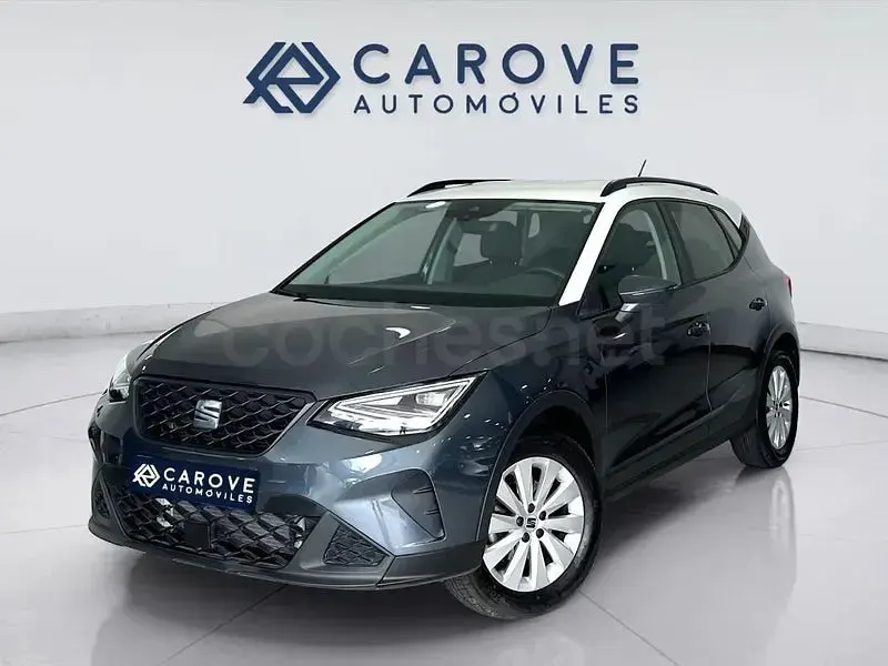 Usado Seat Arona Style 110 CV (80 kW) 2023 Gris / plata SUV