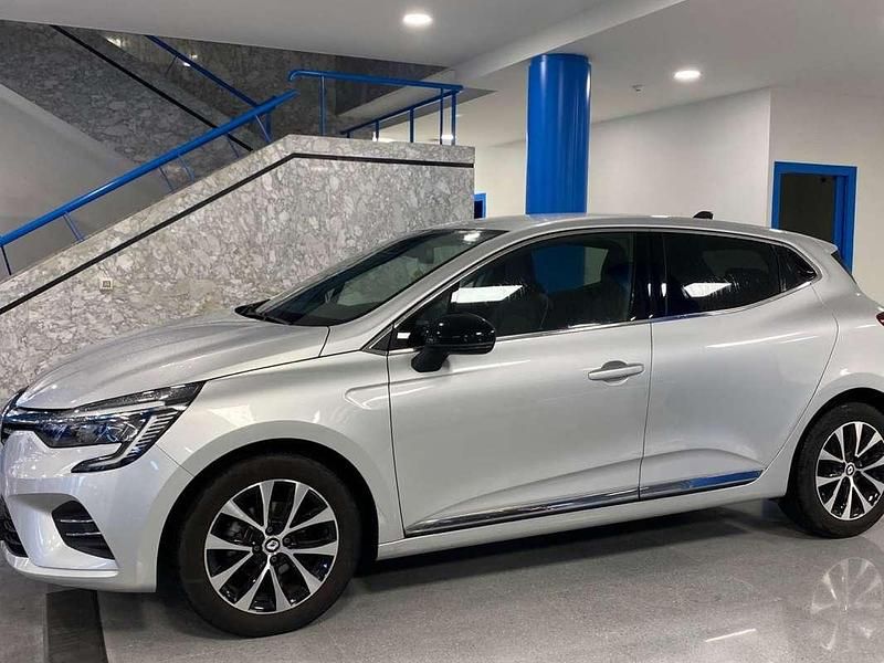 Usado Renault Clio V Techno 91 CV (66 kW) 2023 Gris Utilitario