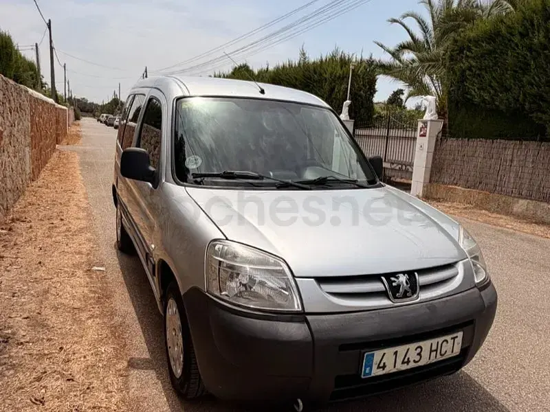 Usado Peugeot Partner Tepee Access 75 CV (55 kW) 2011 Gris / plata Monovolumen