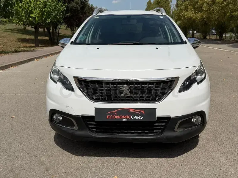 Usado Peugeot 2008 Allure 100 CV (73 kW) 2017 Blanco SUV