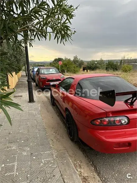 Usado Chevrolet Camaro 193 CV (141 kW) 2000 Rojo Coupe