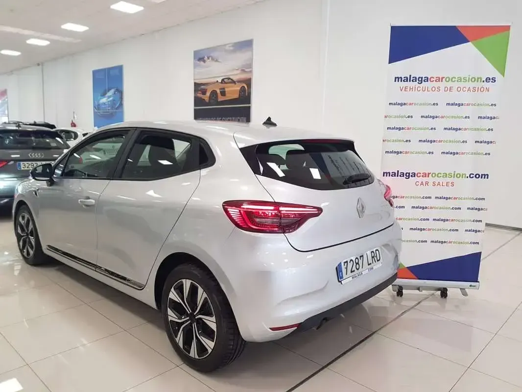 Usado Renault Clio LIMITED 91 CV (66 kW) 2021 Plateado Utilitario