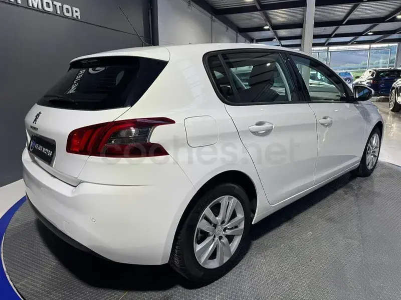 Usado Peugeot 308 Active 100 CV (73 kW) 2020 Blanco Berlina