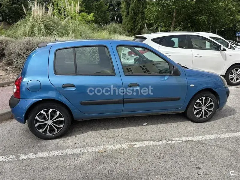 Usado Renault Clio II Expression 75 CV (55 kW) 2003 Azul Berlina
