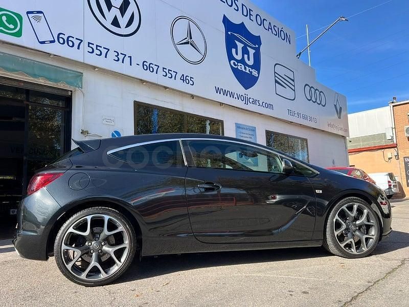 Usado Opel Astra GTC OPC 240 CV (176 kW) 2014 Negro Berlina
