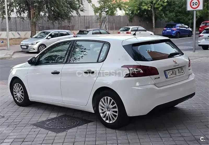 Usado Peugeot 308 Access 100 CV (73 kW) 2016 Blanco Berlina
