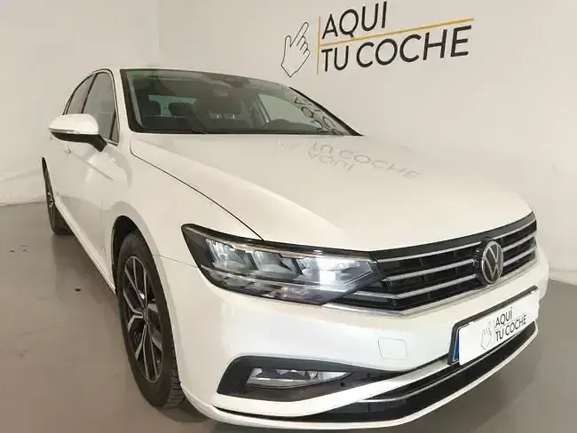 Usado VW Passat Executive 149 CV (109 kW) 2022 Blanco Familiar