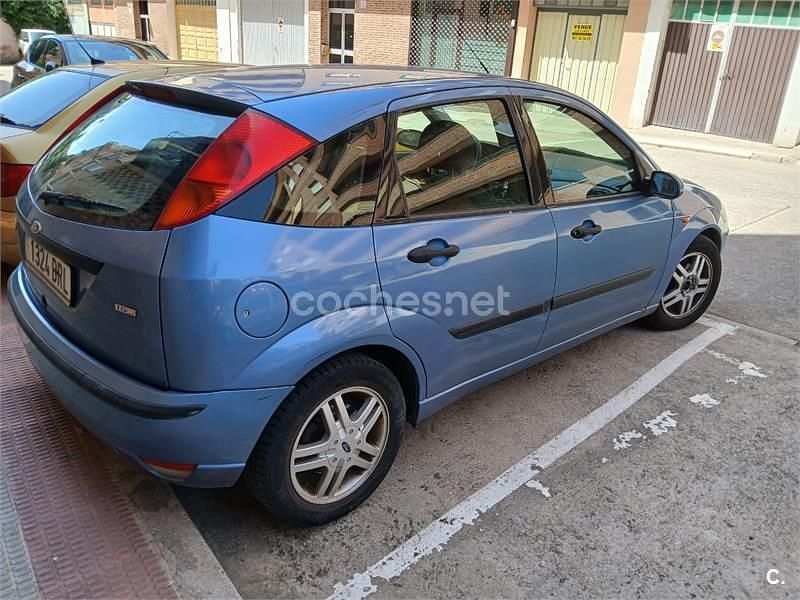 Azul Usado 2001 Ford Focus Ambiente Berlina | 2000 € (Precio justo) - Imagen 1/4