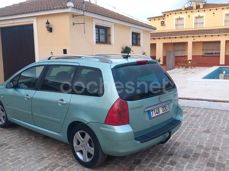 Usado Peugeot 307 90 CV (66 kW) 2005 Verde Familiar