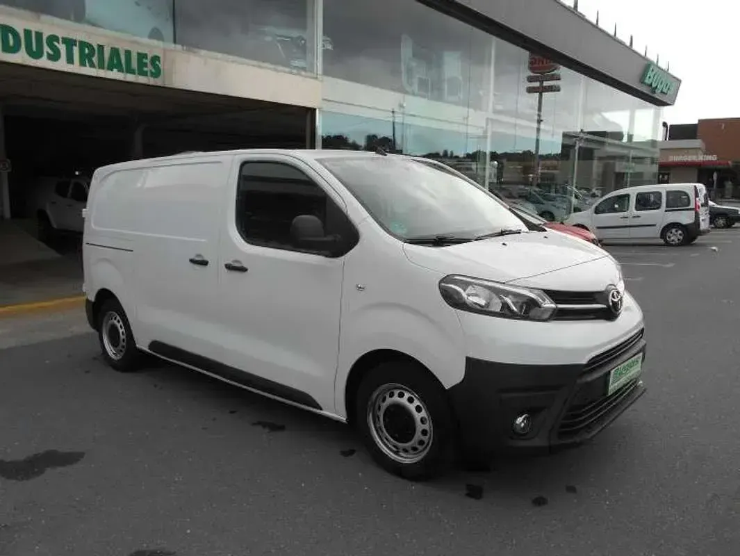 Usado Toyota Proace Plus 101 CV (74 kW) 2023 Blanco Monovolumen