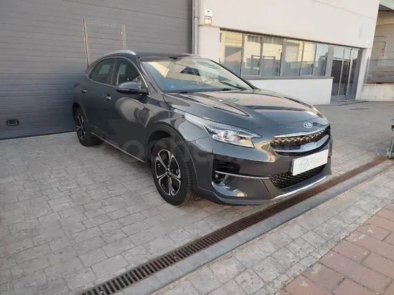 Usado Kia XCeed 141 CV (103 kW) 2021 Gris / plata SUV