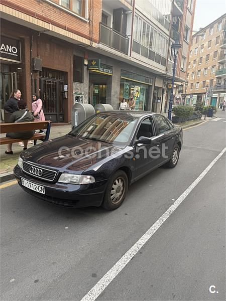Usado Audi A4 125 CV (91 kW) 2000 Azul Berlina