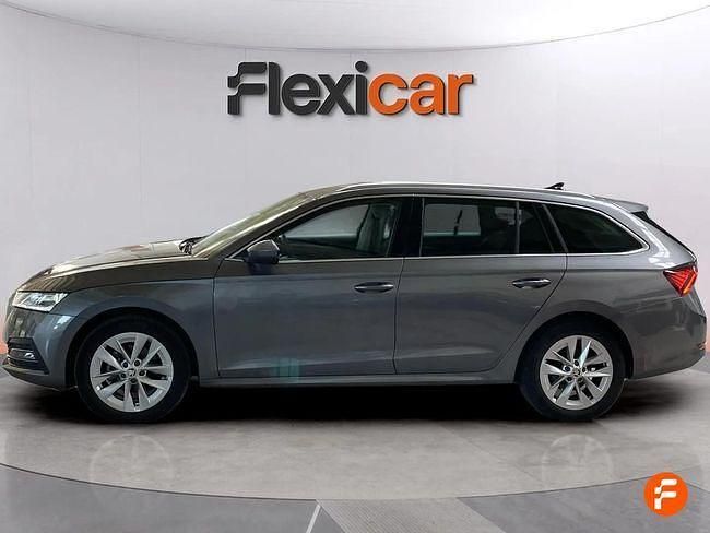 Usado Skoda Octavia Selection 150 CV (110 kW) 2023 Gris / plata Familiar