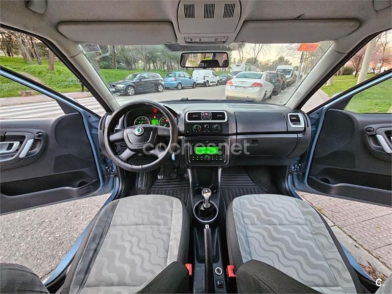 Usado Skoda Fabia Active 60 CV (44 kW) 2010 Azul Berlina