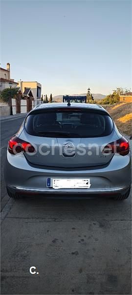 Gris / plata Usado 2013 Opel Astra Excellence Berlina | 6000 € (Precio justo) - Imagen 1/4