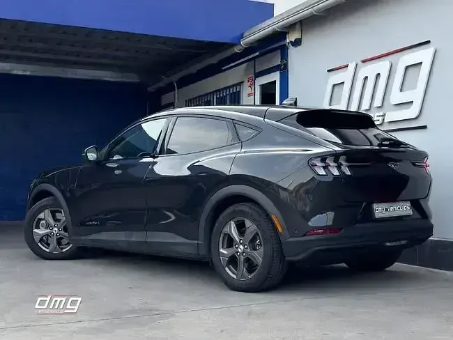 Usado Ford Mustang Mach-E Premium 216 kW (294 CV) 2022 Negro SUV