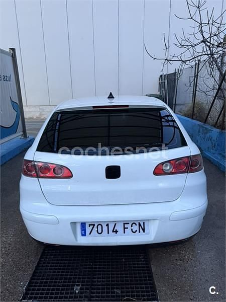 Usado Seat Ibiza 100 CV (73 kW) 2006 Blanco Berlina