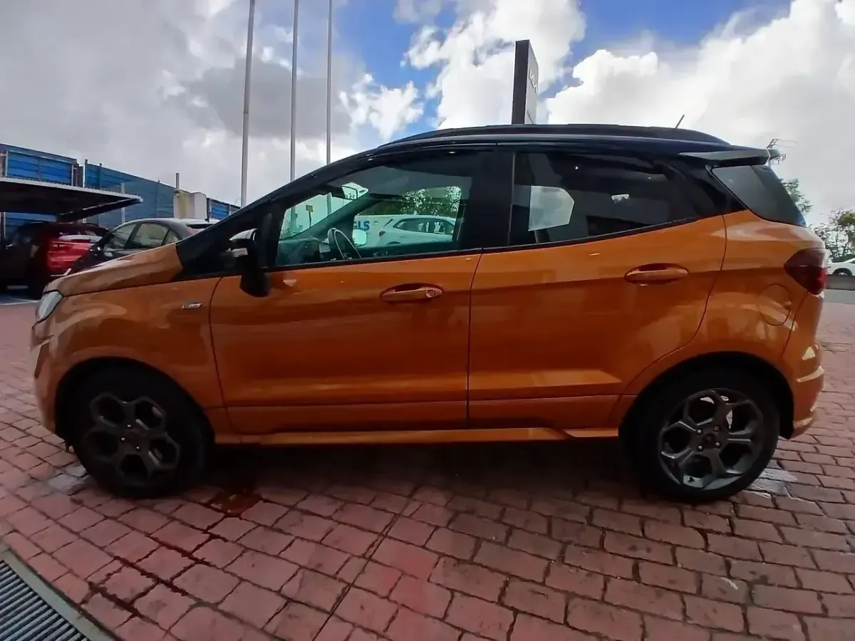 Usado Ford Ecosport Trend 125 CV (91 kW) 2018 Rojo SUV