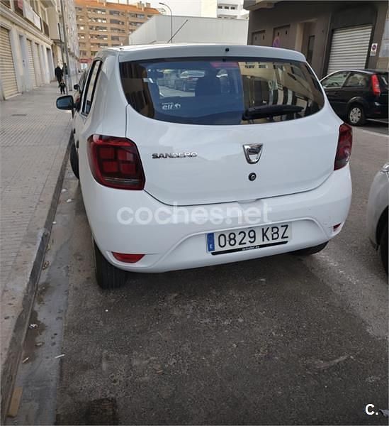 Usado Dacia Sandero Base 73 CV (53 kW) 2017 Blanco Berlina