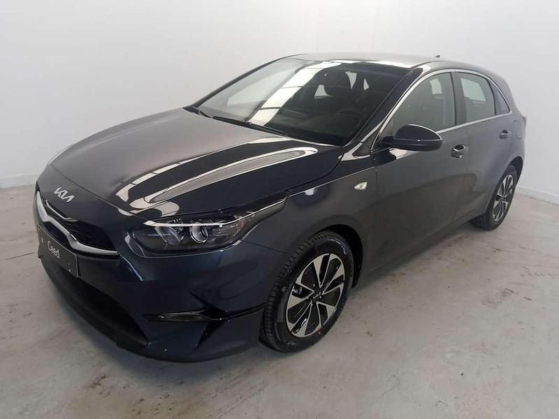 Usado Kia Ceed 101 CV (74 kW) 2024 Negro Utilitario