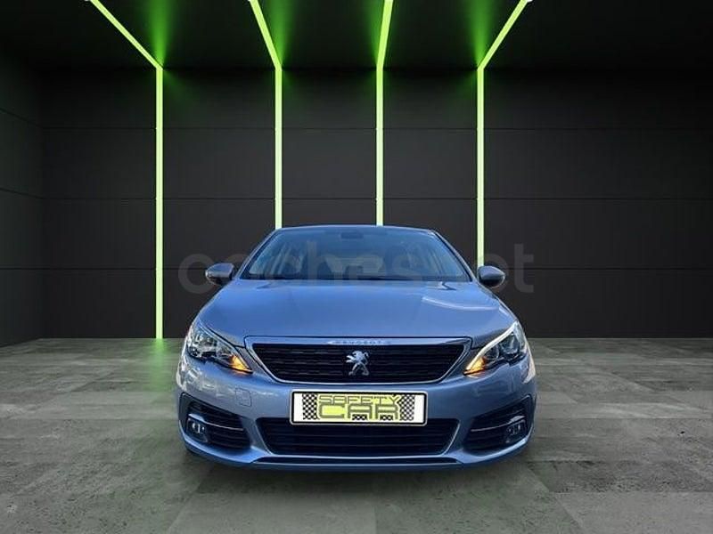 Usado Peugeot 308 Active 100 CV (73 kW) 2020 Gris / plata Familiar