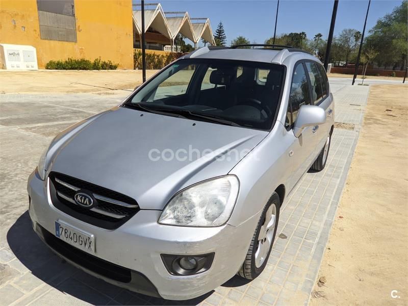 Gris / plata Usado 2010 Kia Carens Monovolumen | 4200 € (Buen precio) - Imagen 1/4