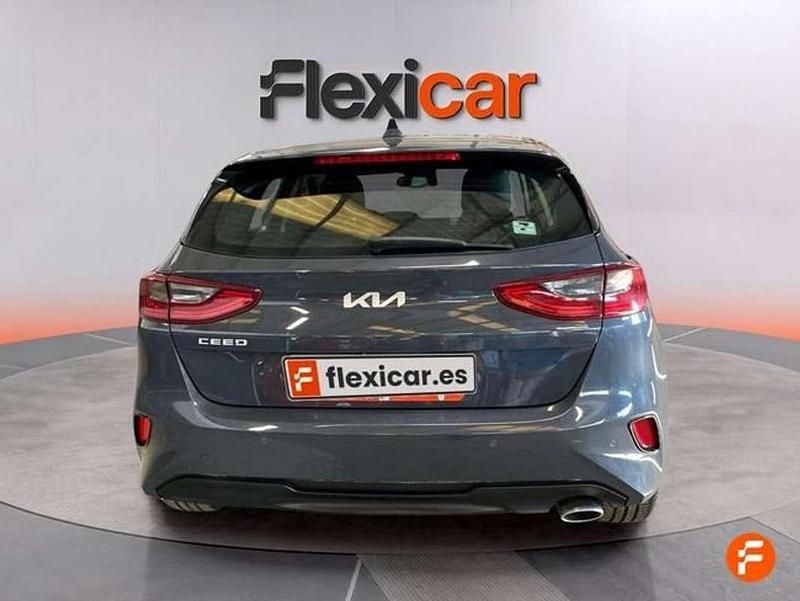 Usado Kia Ceed 101 CV (74 kW) 2022 Gris Utilitario