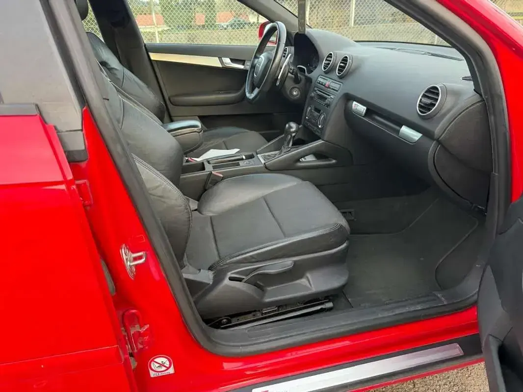 Usado Audi A3 Sportback Ambiente 140 CV (102 kW) 2006 Rojo Utilitario
