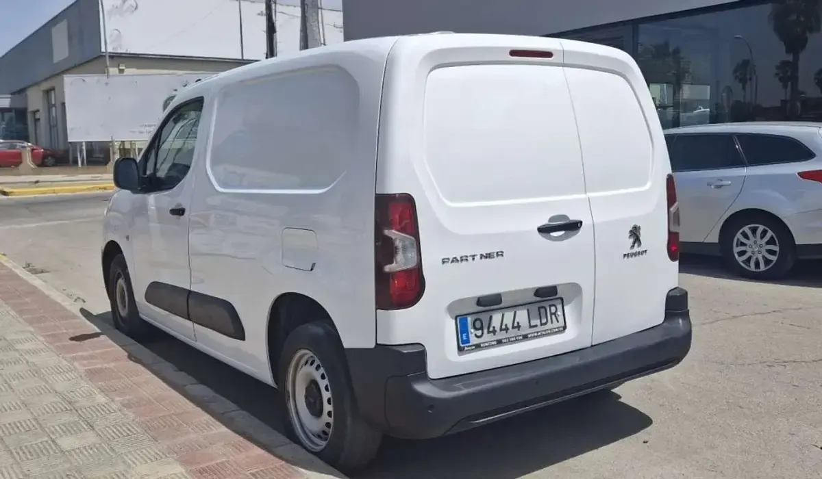 Usado Peugeot Partner 76 CV (55 kW) 2020 Blanco Monovolumen