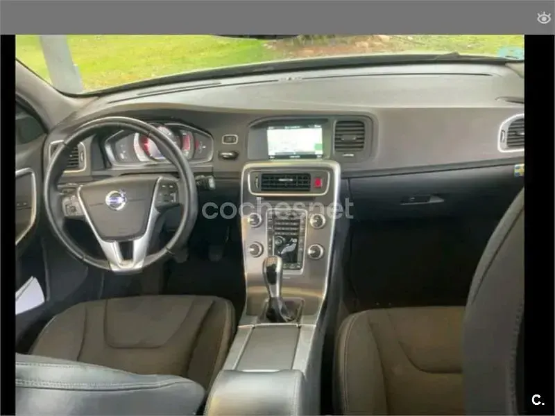 Usado Volvo V60 Momentum 136 CV (100 kW) 2015 Blanco Familiar