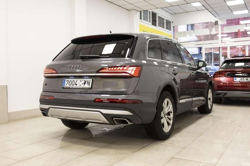 Begagnad Audi Q7 Advanced 231 HK (169 kW) 2024 Grå SUV