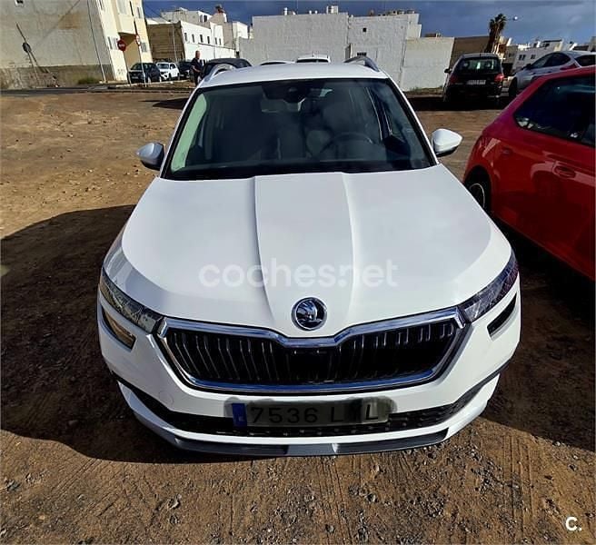 Usado Skoda Kamiq Ambition 110 CV (80 kW) 2022 Blanco SUV