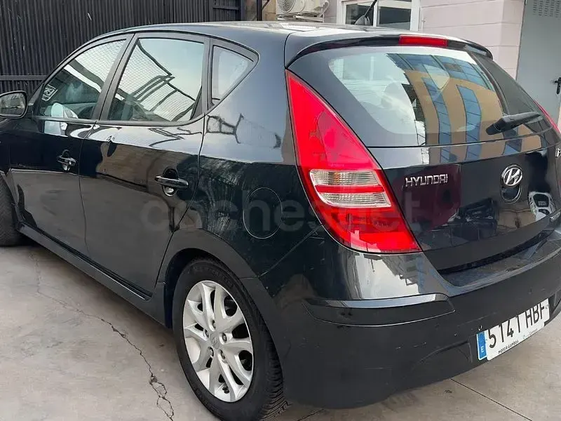 Usado Hyundai i30 GLS 128 CV (94 kW) 2010 Negro Berlina