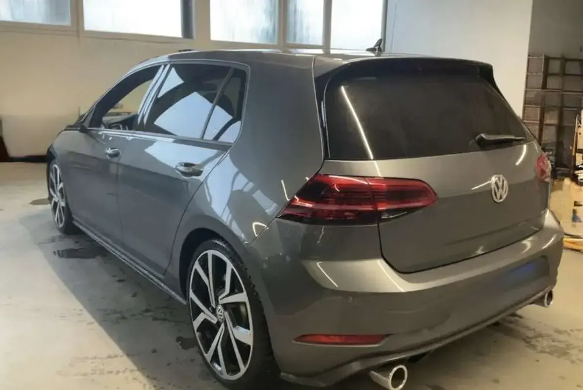 Usado VW Golf VII GTI 245 CV (180 kW) 2018 Gris Utilitario